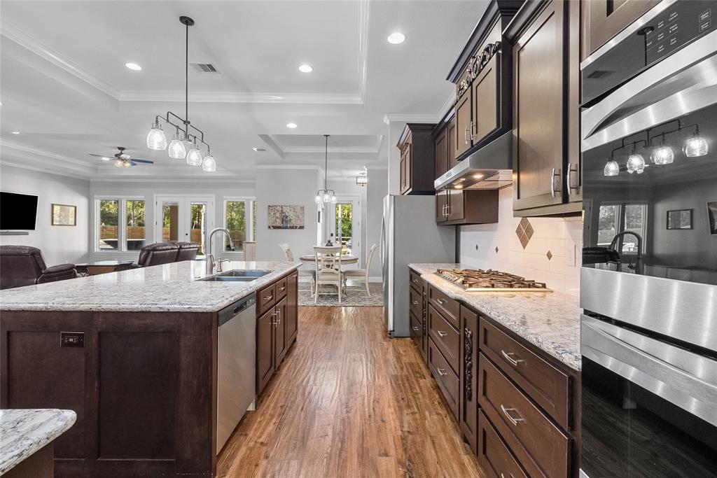 5420 Forest Cove Dr, Dickinson, TX 77539