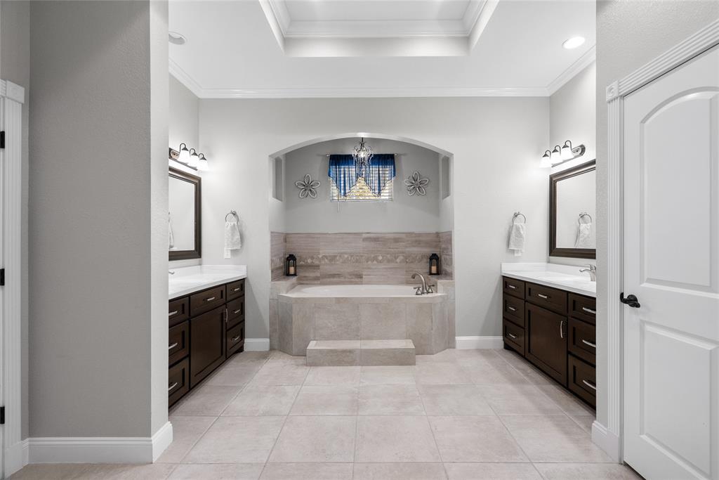 5420 Forest Cove Dr, Dickinson, TX 77539