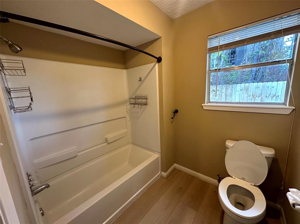 607 S Rivershire Dr, Conroe, TX 77304