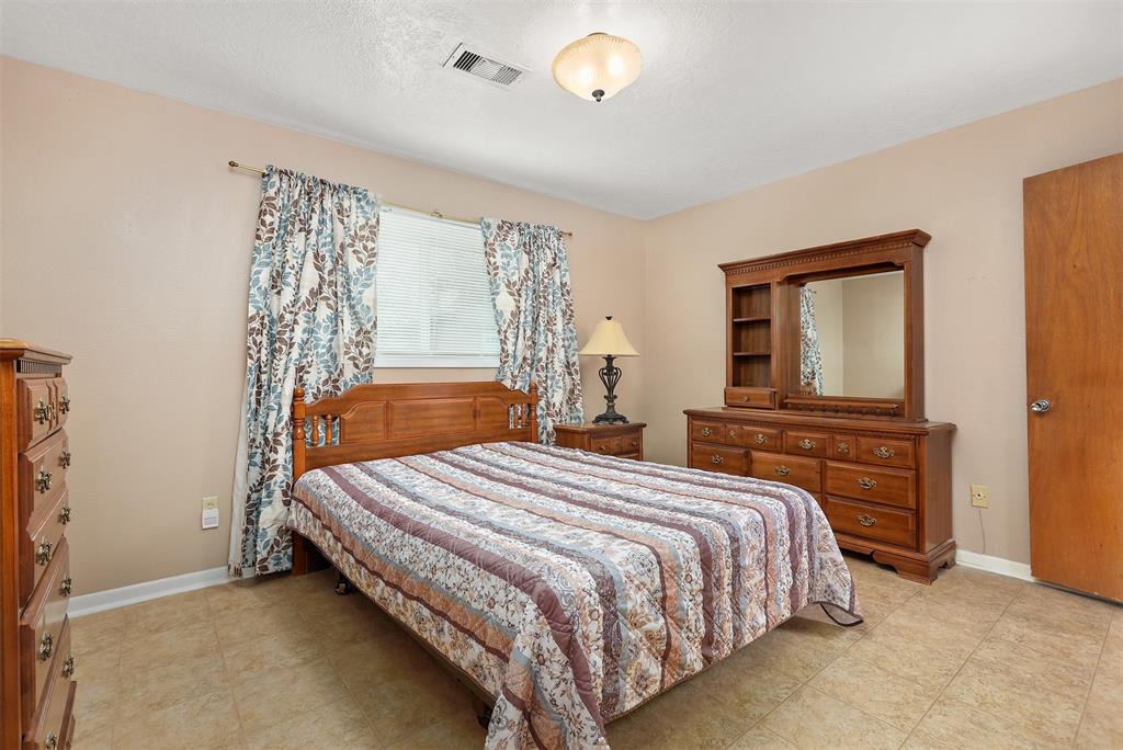 821 Luella Ave, Deer Park, TX 77536