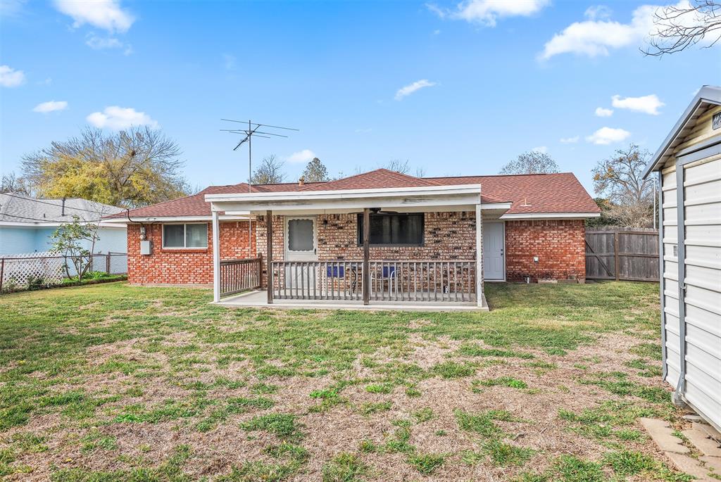 821 Luella Ave, Deer Park, TX 77536