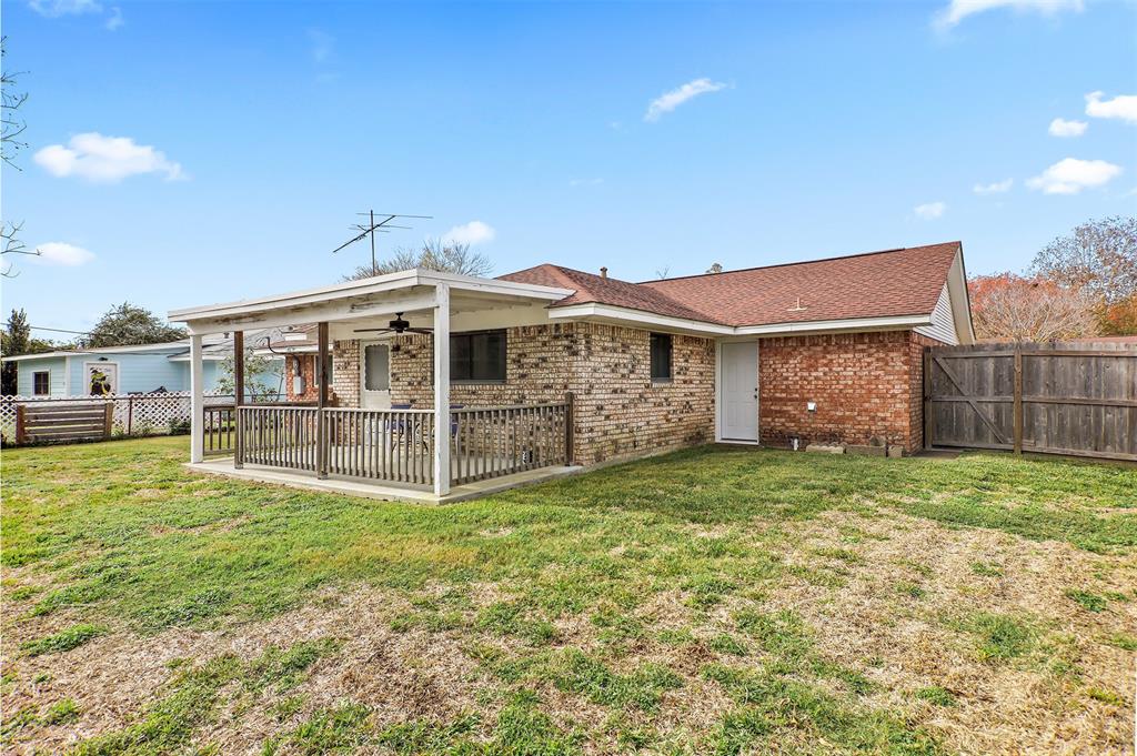 821 Luella Ave, Deer Park, TX 77536