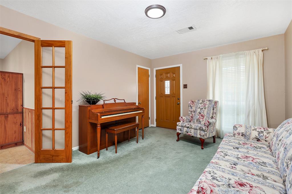 821 Luella Ave, Deer Park, TX 77536