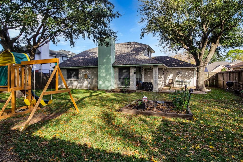 1410 Waterford Dr, Deer Park, TX 77536