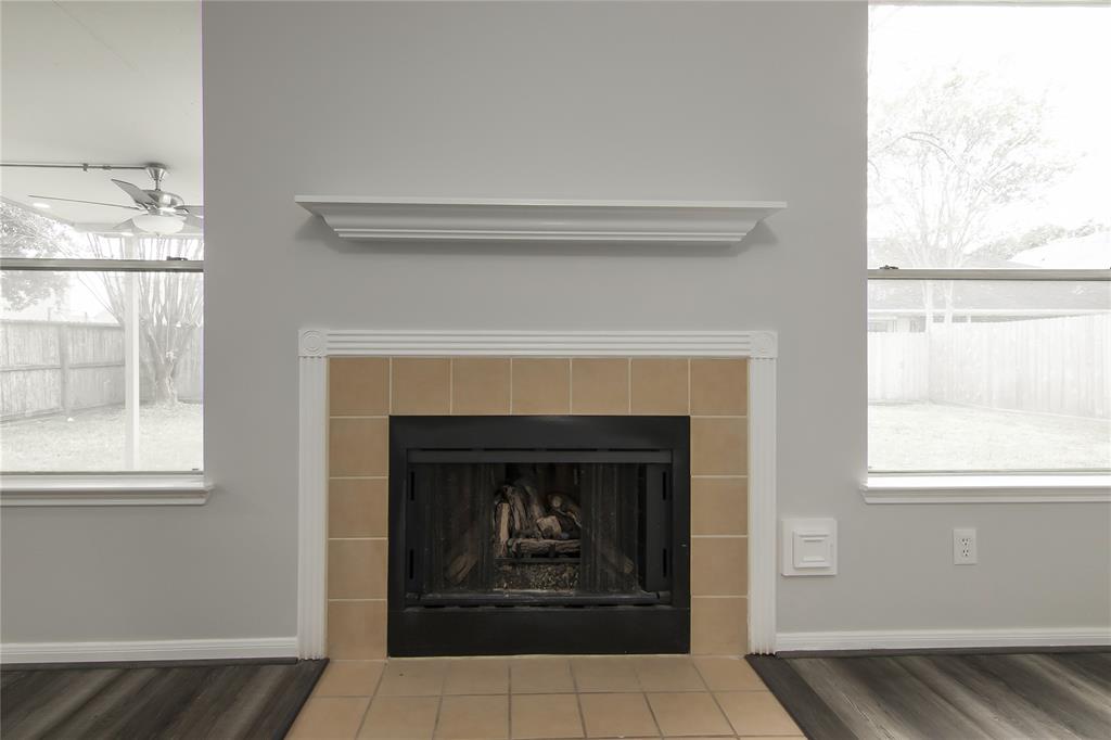 3307 Signal Hill Dr, Friendswood, TX 77546