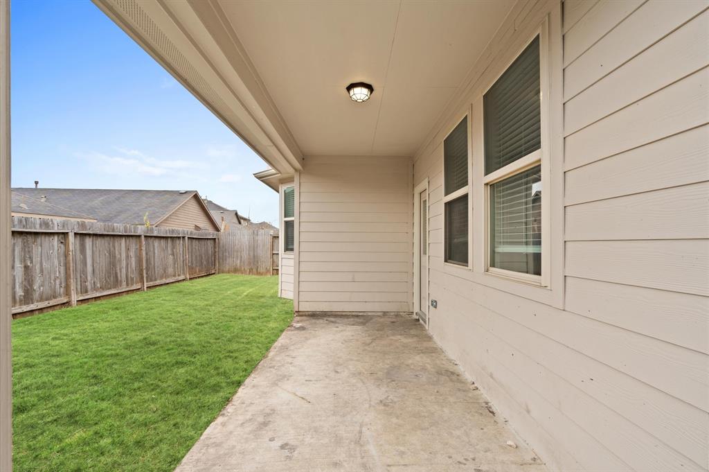 6042 Carpenters Cove Ln, Houston, TX 77049