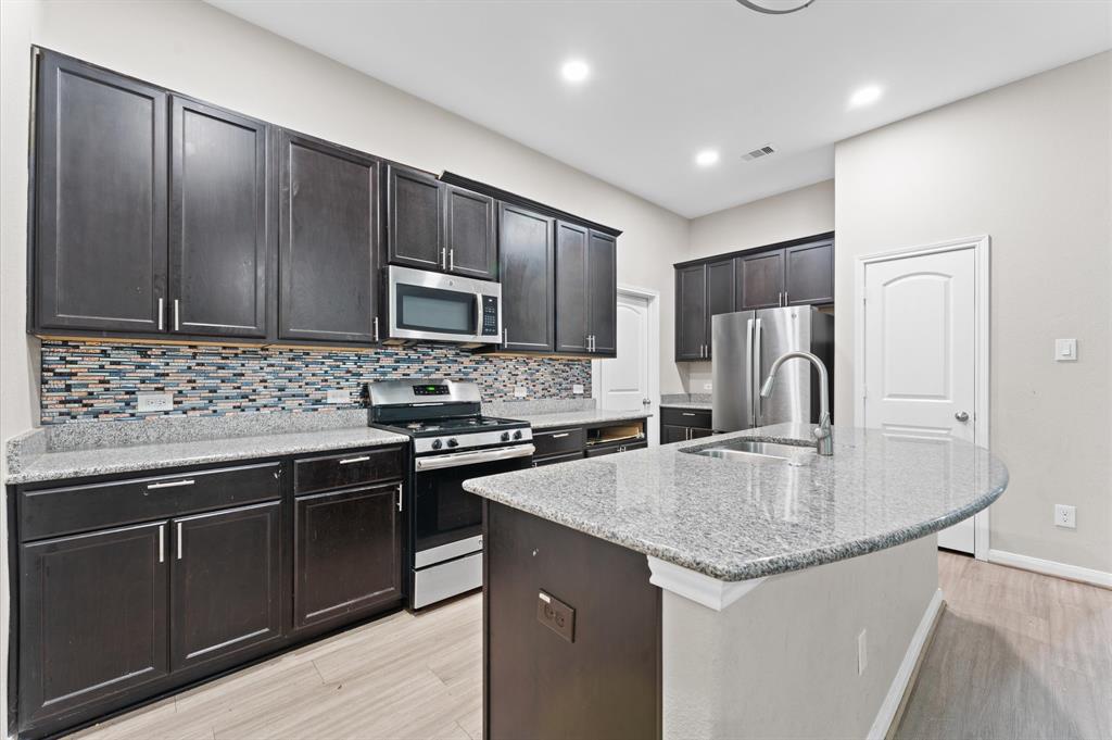 6042 Carpenters Cove Ln, Houston, TX 77049