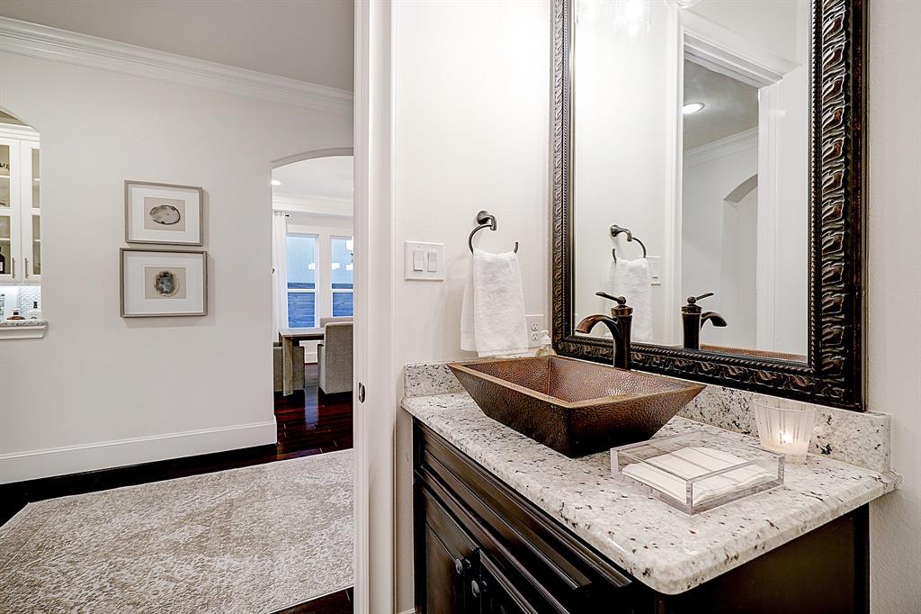 2211 Macarthur St, Houston, TX 77030