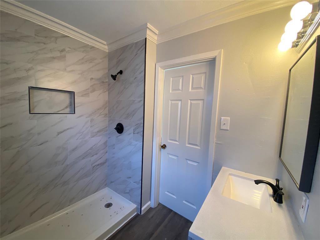 8802 Klondike St, Houston, TX 77075