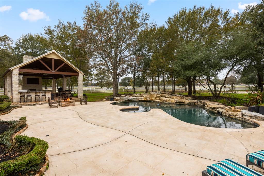 16915 Bridle Oak Dr, Cypress, TX 77433
