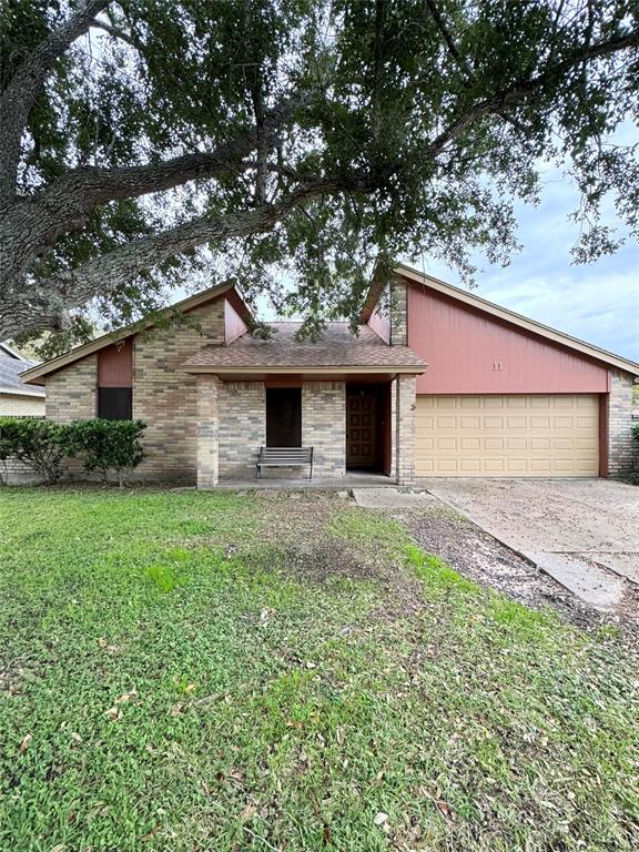11 Lapaloma St, Angleton, TX 77515