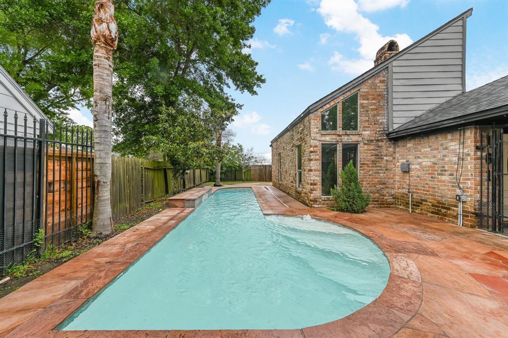 1611 Cherry Ridge Dr, Houston, TX 77077