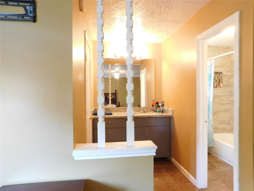 8215 Quail Hills Dr, Houston, TX 77489