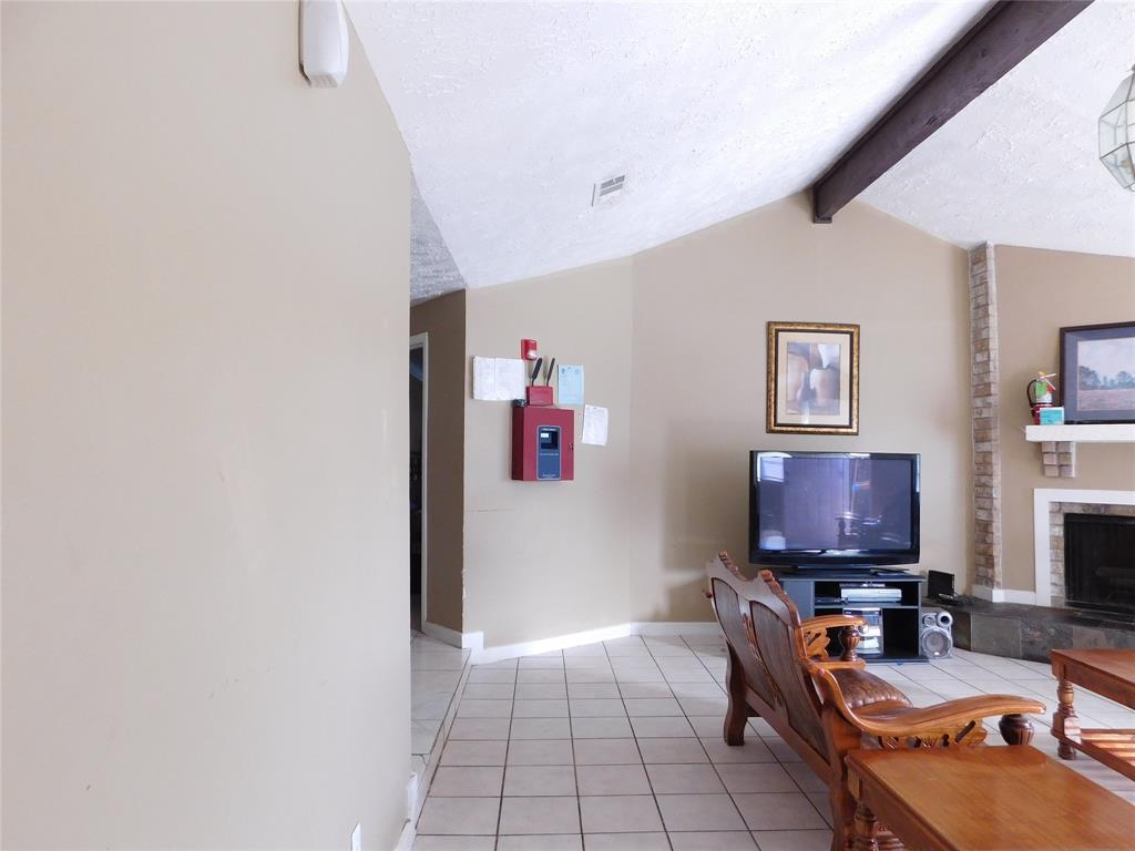 8215 Quail Hills Dr, Houston, TX 77489