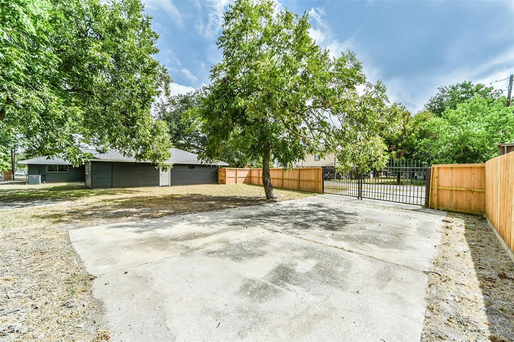 318 E Mitchell Rd, Houston, TX 77037