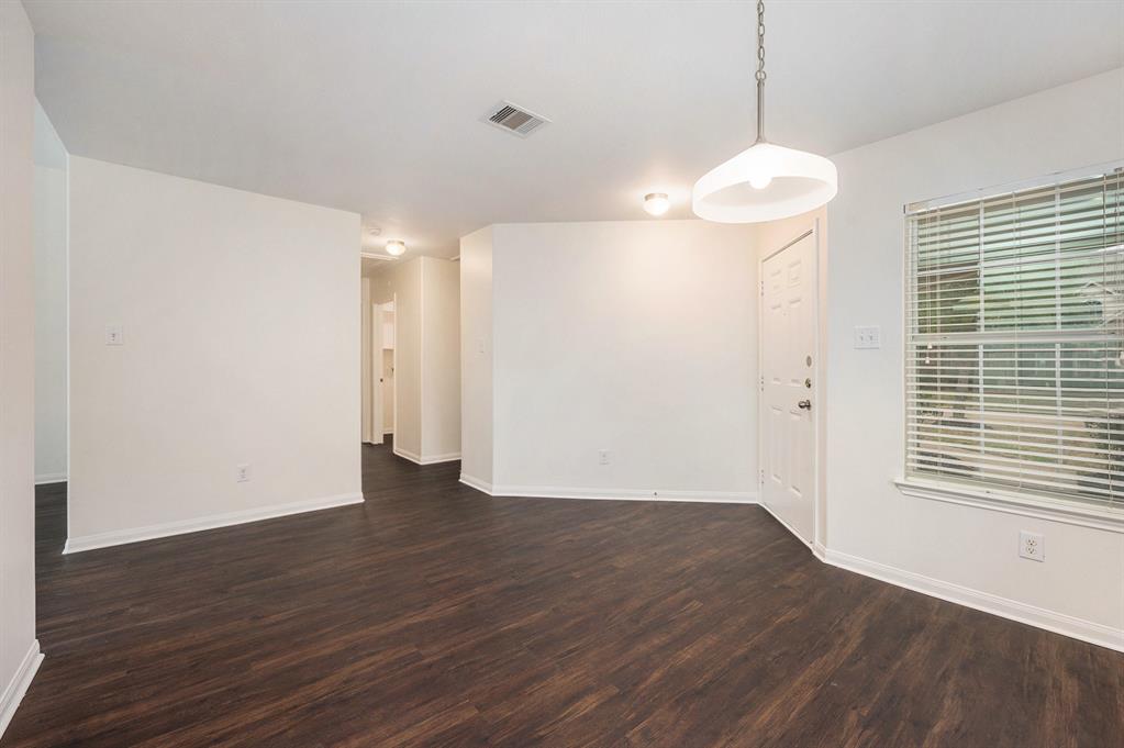 17 Mira Loma Dr, Manvel, TX 77578