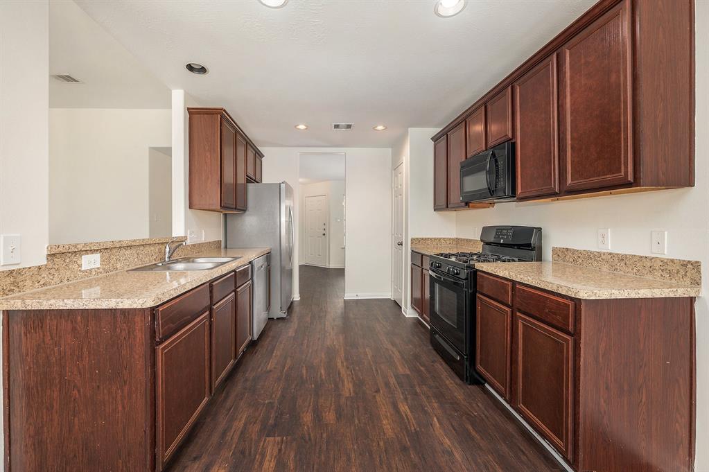 17 Mira Loma Dr, Manvel, TX 77578