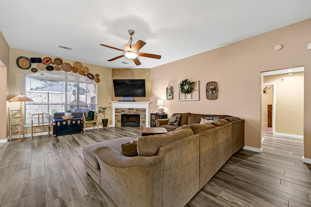 10607 Ravens Way, Baytown, TX 77523