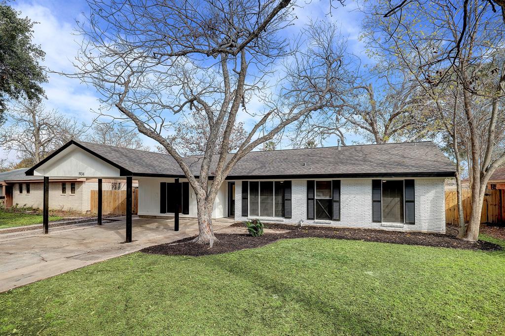 1934 Woodvine Dr, Houston, TX 77055