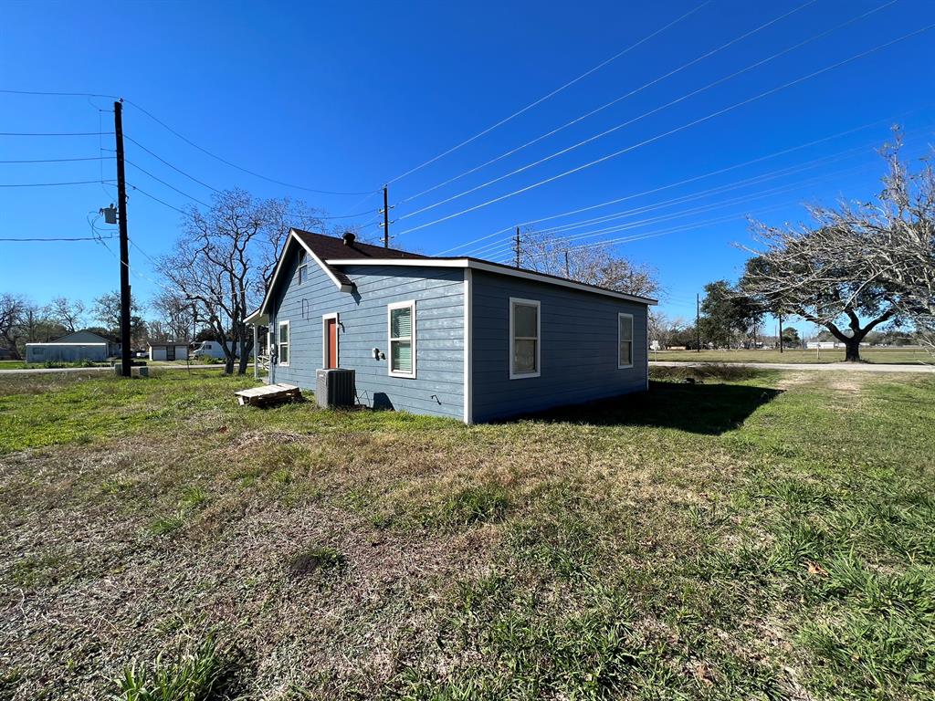 8903 Park St, Needville, TX 77461