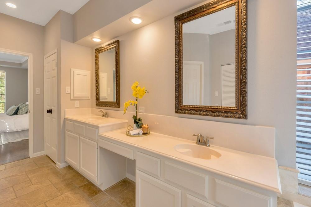 31 E Amberglow Cir, The Woodlands, TX 77381