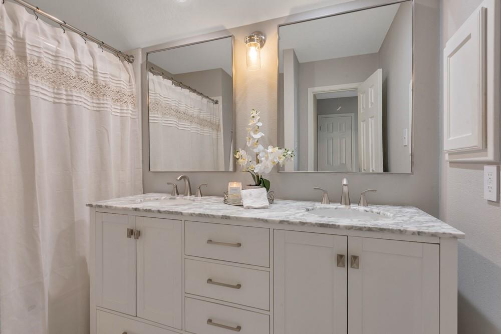 31 E Amberglow Cir, The Woodlands, TX 77381