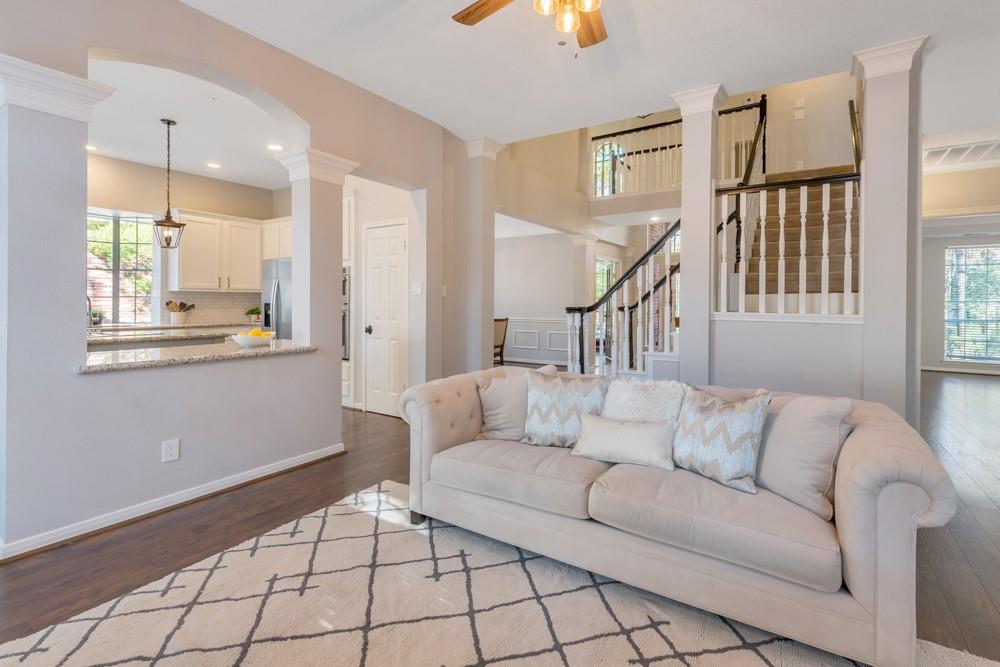 31 E Amberglow Cir, The Woodlands, TX 77381