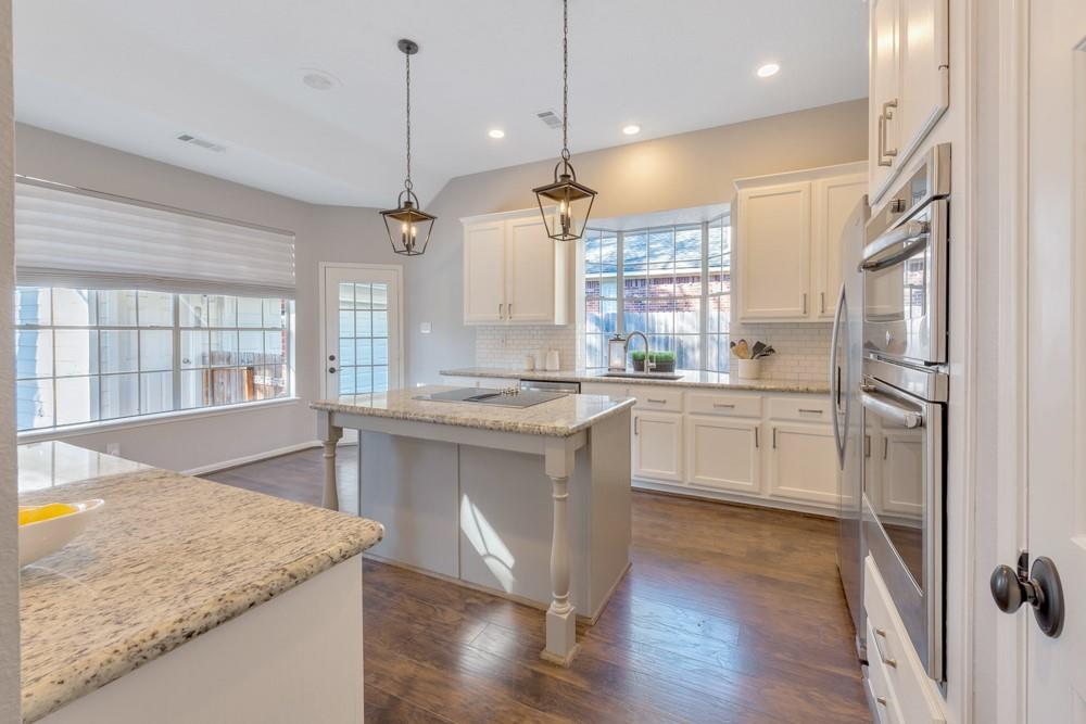 31 E Amberglow Cir, The Woodlands, TX 77381