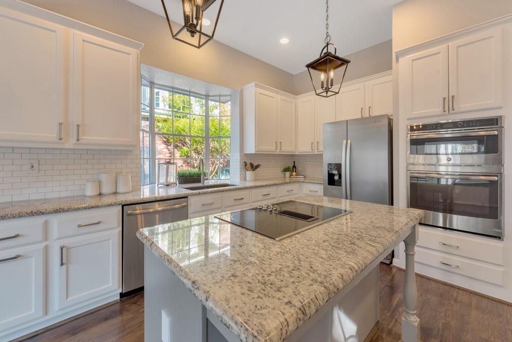 31 E Amberglow Cir, The Woodlands, TX 77381