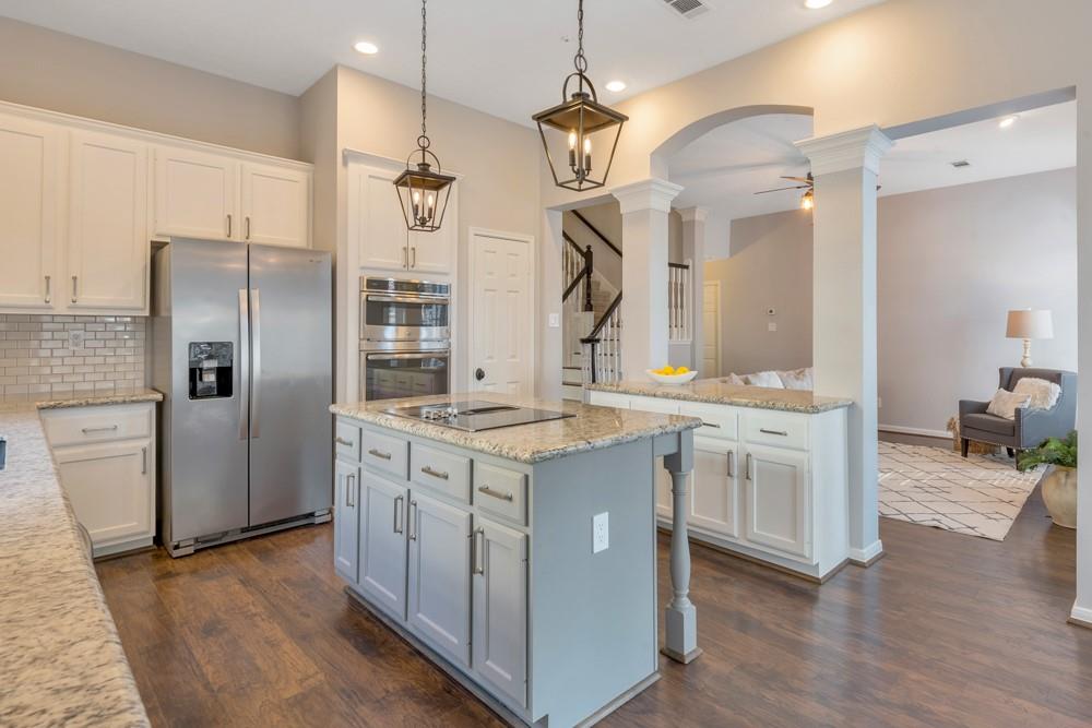 31 E Amberglow Cir, The Woodlands, TX 77381