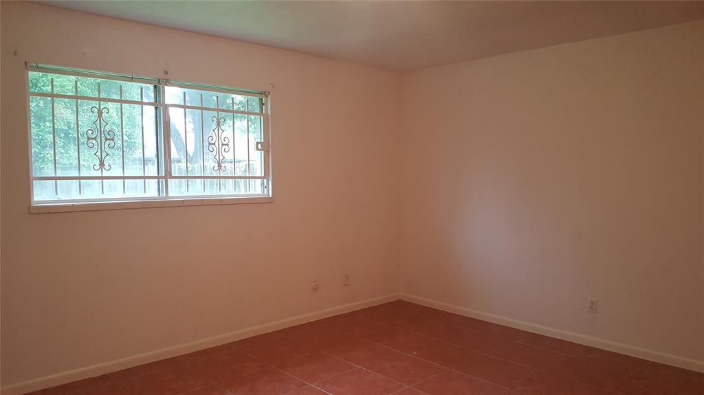 1010 W Bertrand St, Houston, TX 77088