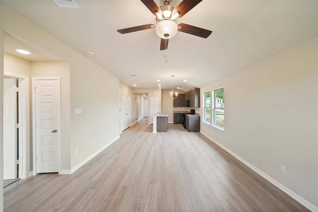 11725 Whirlaway Dr, Willis, TX 77318