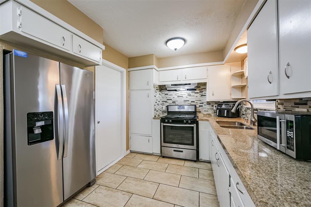 3209 Longwood Dr, Pasadena, TX 77503