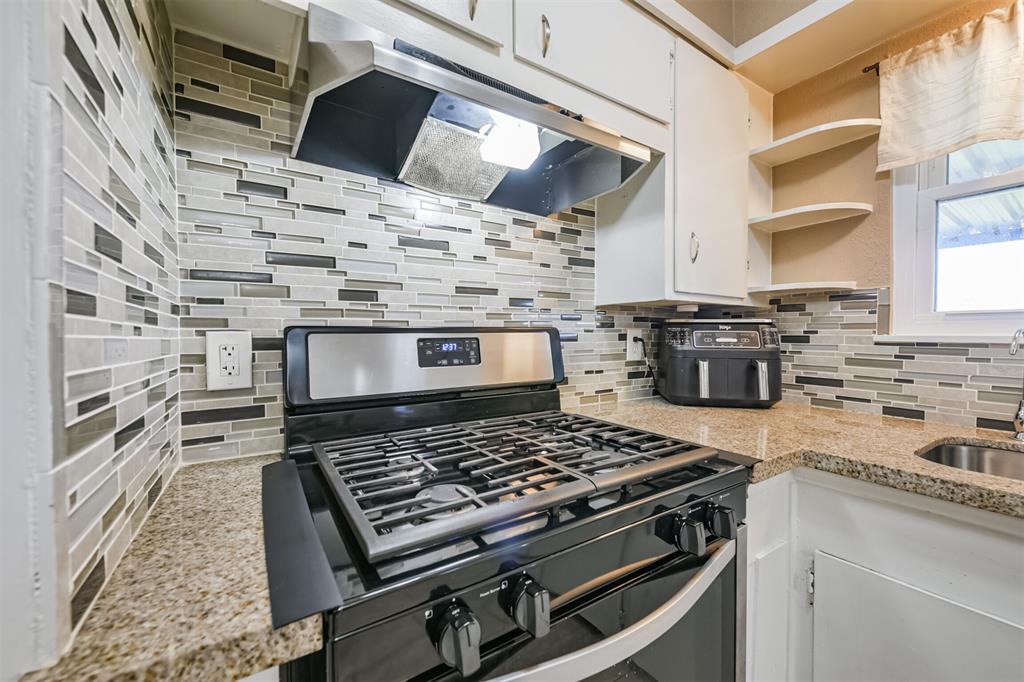 3209 Longwood Dr, Pasadena, TX 77503