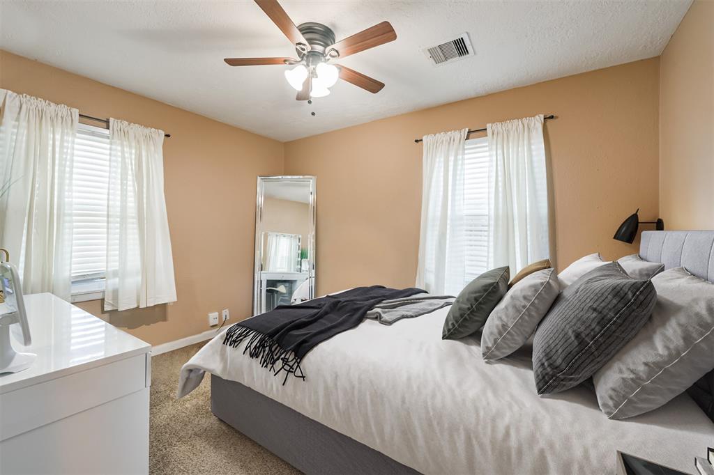 3209 Longwood Dr, Pasadena, TX 77503