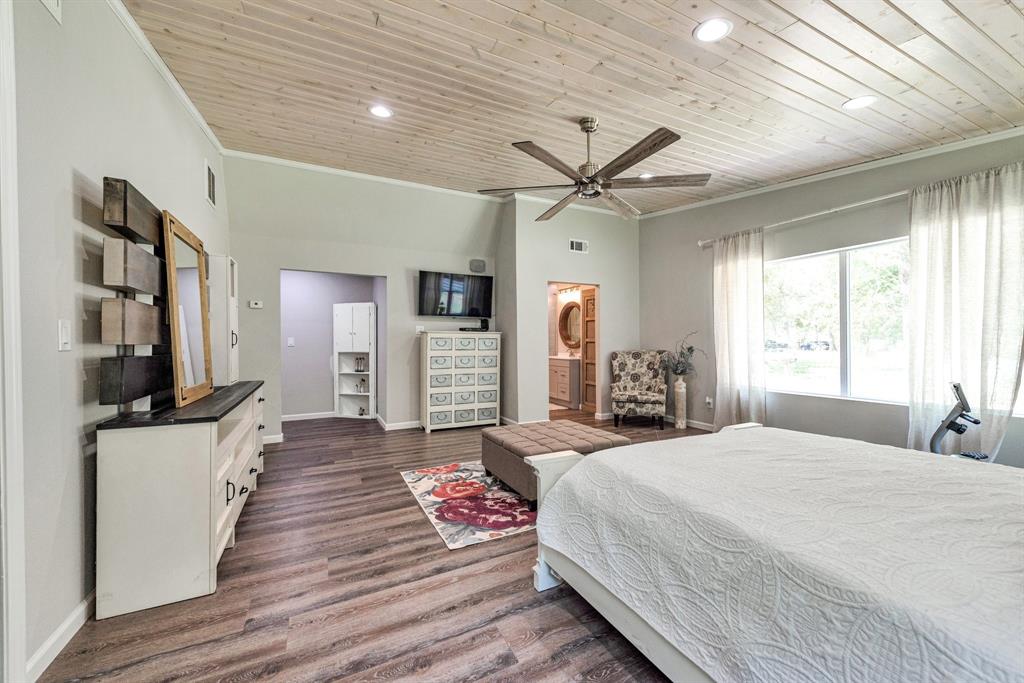 102 Bearden Ln, Huffman, TX 77336