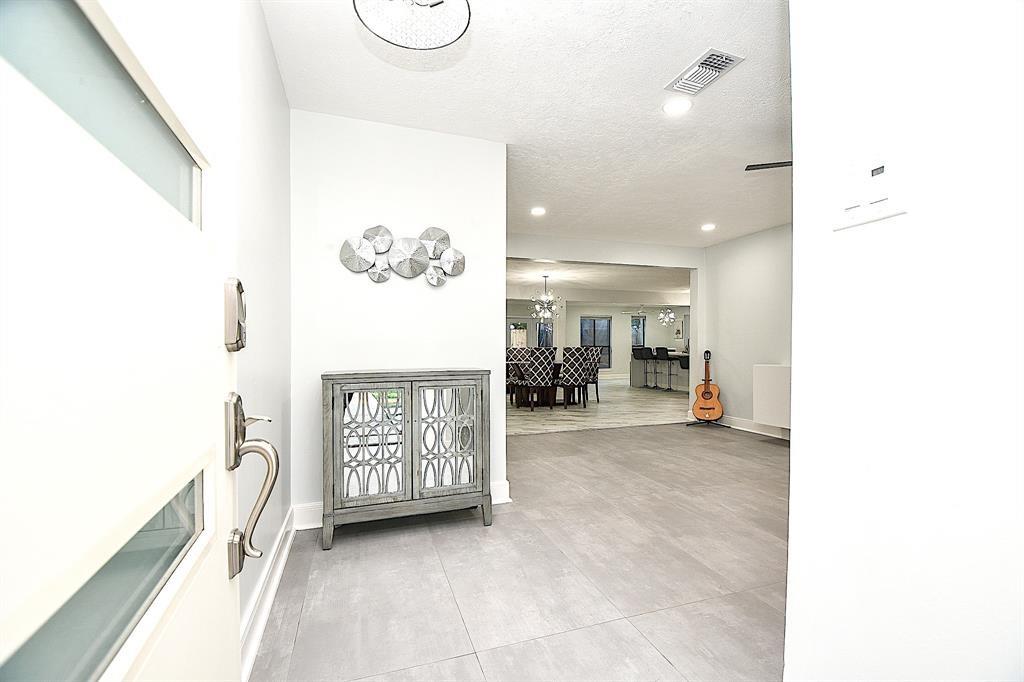 9663 Meadowvale Dr, Houston, TX 77063