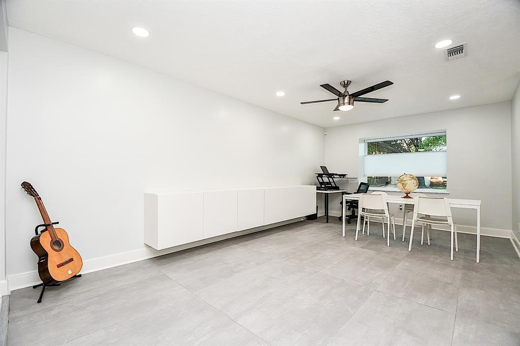 9663 Meadowvale Dr, Houston, TX 77063