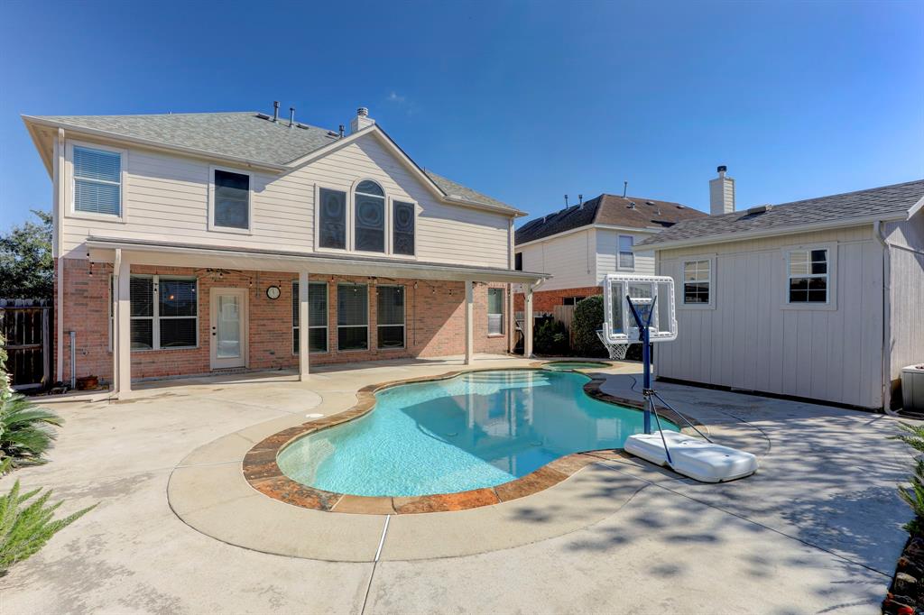 2253 Robinwood Dr, Deer Park, TX 77536