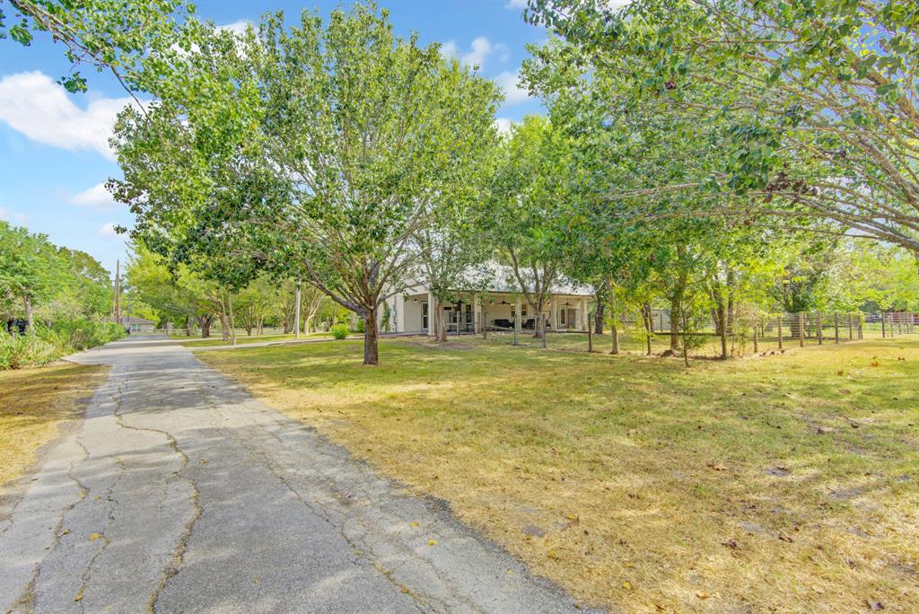 10811 N Humble Camp Rd, Texas City, TX 77539