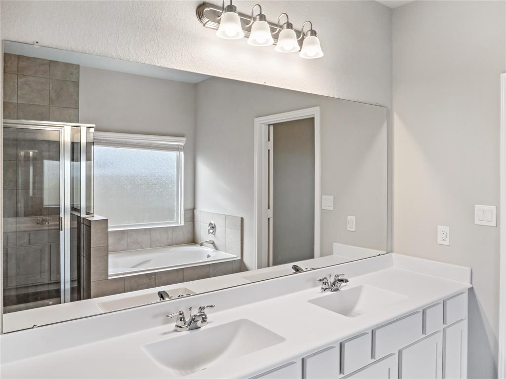 15206 Glow Berry Ln, Humble, TX 77396