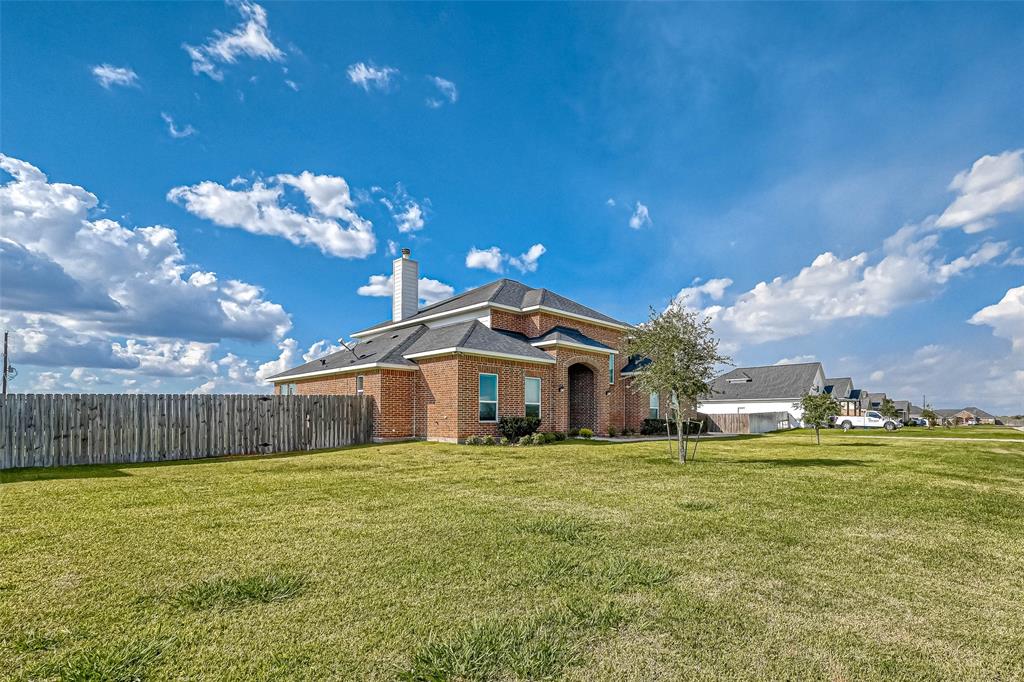 11034 Stallion Dr, Needville, TX 77461