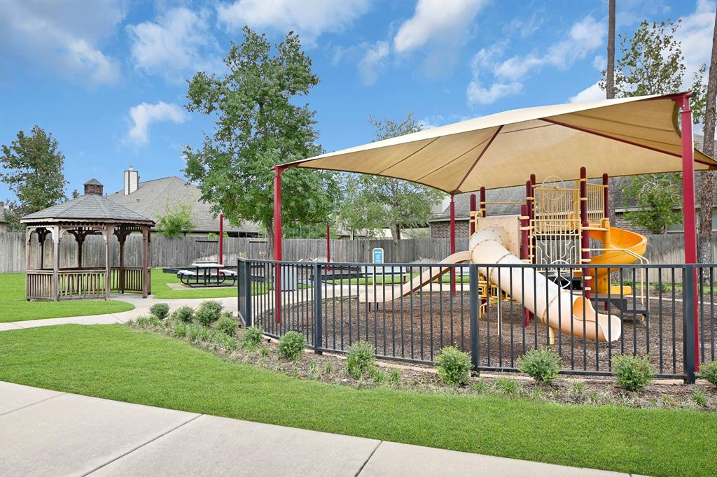 21111 Knight Quest Dr, Tomball, TX 77375