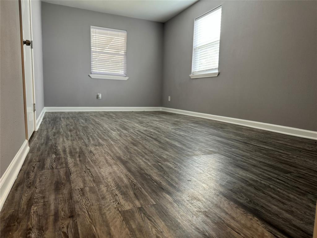 741 Kyle St, Angleton, TX 77515