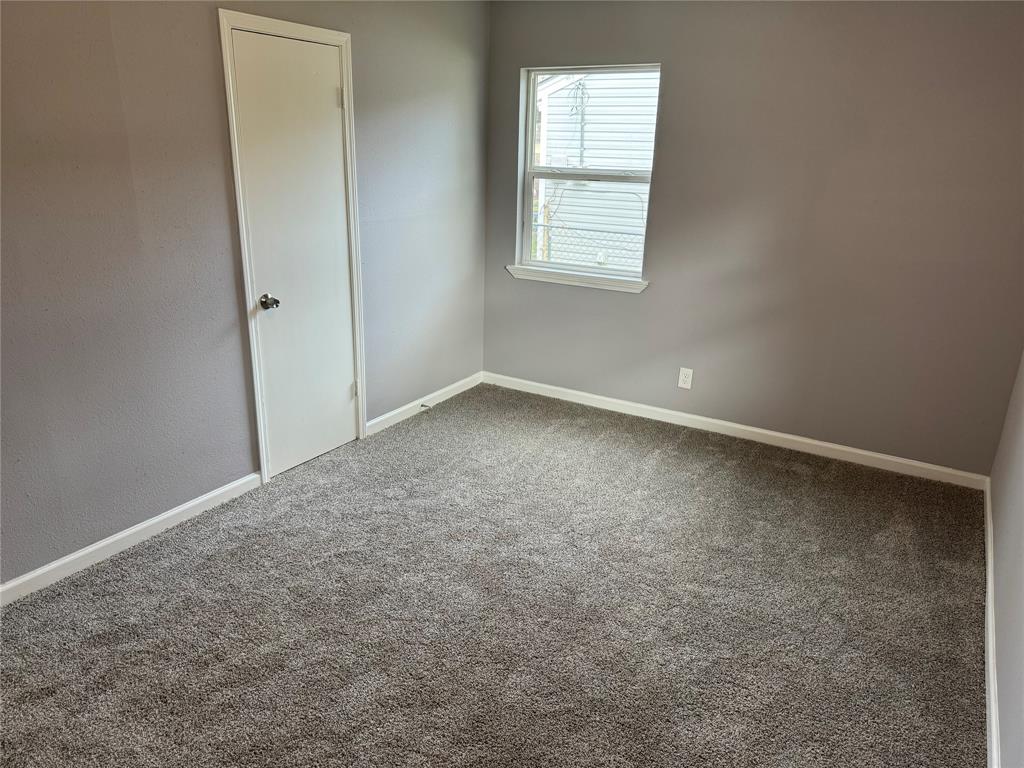 741 Kyle St, Angleton, TX 77515