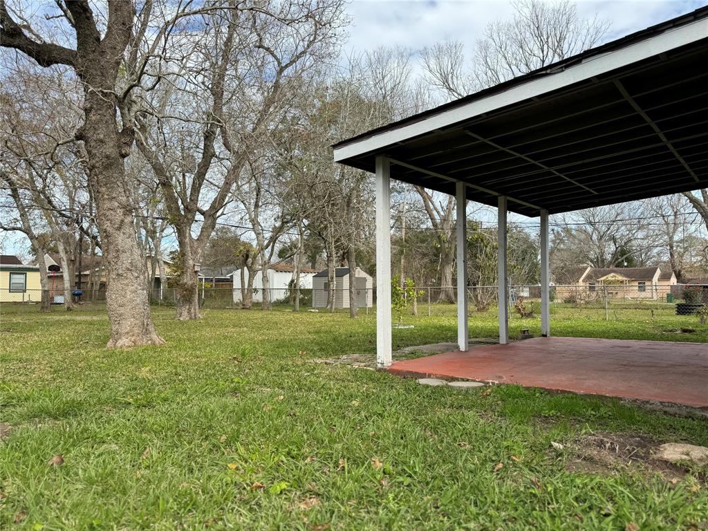 741 Kyle St, Angleton, TX 77515