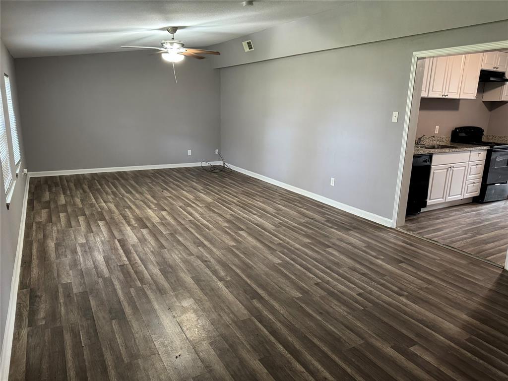 741 Kyle St, Angleton, TX 77515