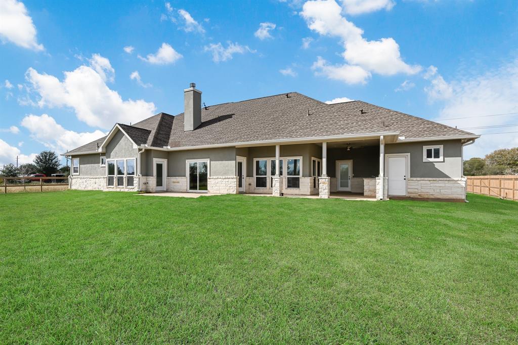 1577 Peschel Ln, Sealy, TX 77474