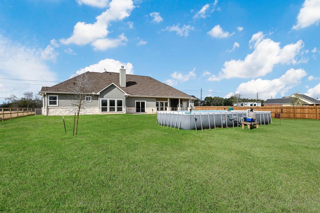 1577 Peschel Ln, Sealy, TX 77474