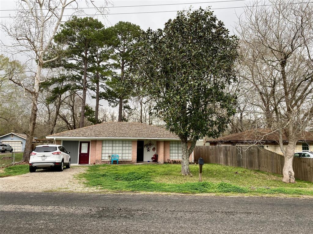 1613 Lakeland Dr, Liberty, TX 77575